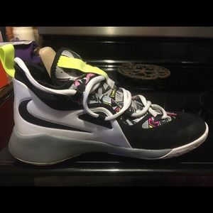 Youth Size 6 Nike Basketball shoes